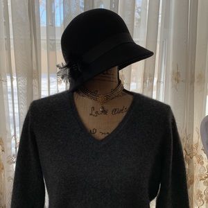 CROFT & BARROW 100% Wool black hat with fabric band and faux feather acc…